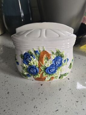 Vintage Ronnel Collection Blue Basket Floral Napkin Holder